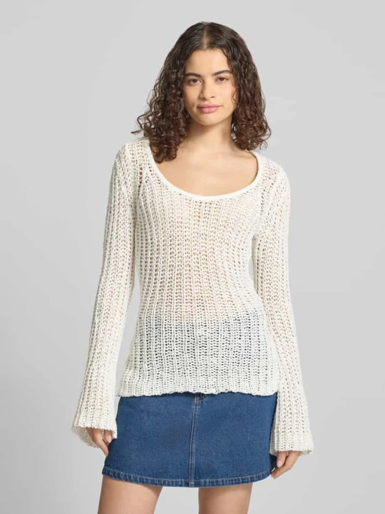 Zdjęcie produktu Sweter w kroju regular fit w stylu szydełkowym model 'Fenja' Topshop Złamany biały