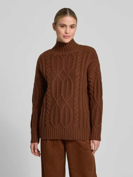 Zdjęcie produktu Sweter wełniany o kroju oversized ze ściegiem warkoczowym i prążkowaną stójką Style Icon Collection Orzechowy