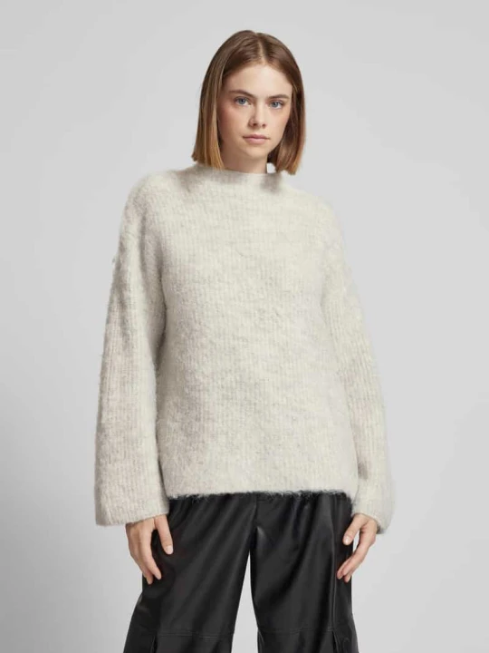 Zdjęcie produktu Sweter z dzianiny o kroju comfort fit z dodatkiem wełny model ‘MALA’ Pieces Jasnoszary