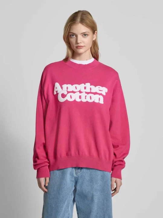 Zdjęcie produktu Sweter z dzianiny o kroju oversized z detalem z logo Another Cotton Lab Mocnoróżowy