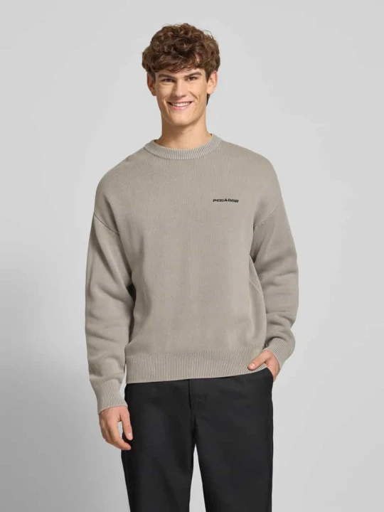 Zdjęcie produktu Sweter z dzianiny o kroju oversized z logo i okrągłym dekoltem Pegador Jasnoszary