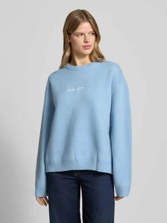 Zdjęcie produktu Sweter z dzianiny o kroju oversized z motywem na plecach Another Cotton Lab Jasnoniebieski