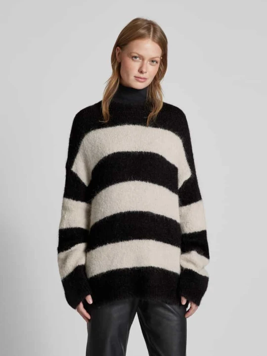Zdjęcie produktu Sweter z dzianiny o kroju oversized z okrągłym dekoltem model ‘GABELLA’ Selected Złamany biały