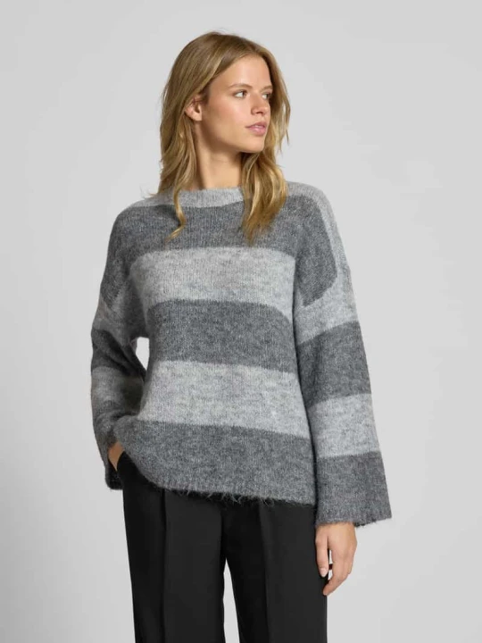 Zdjęcie produktu Sweter z dzianiny o kroju oversized z prążkowanymi wykończeniami model ‘SUTTON’ Noisy May Jasnoszary melanż