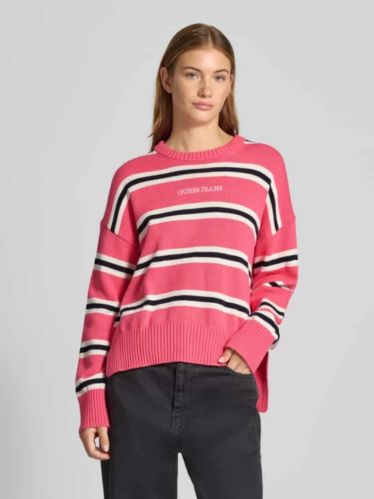Zdjęcie produktu Sweter z dzianiny o kroju oversized z wyhaftowanym logo Guess Fuksjowy