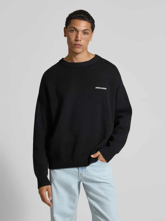 Zdjęcie produktu Sweter z dzianiny o kroju oversized z wyhaftowanym logo Pegador Czarny
