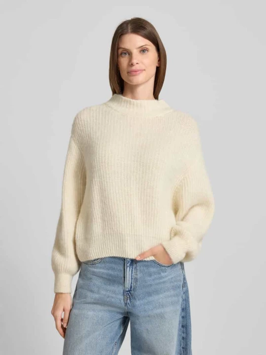 Zdjęcie produktu Sweter z dzianiny o kroju oversized ze stójką American Vintage Złamany biały melanż