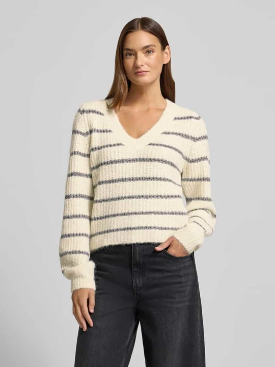 Zdjęcie produktu Sweter z dzianiny o kroju regular fit z dodatkiem wełny model ‘AWESOME’ Vero Moda Złamany biały