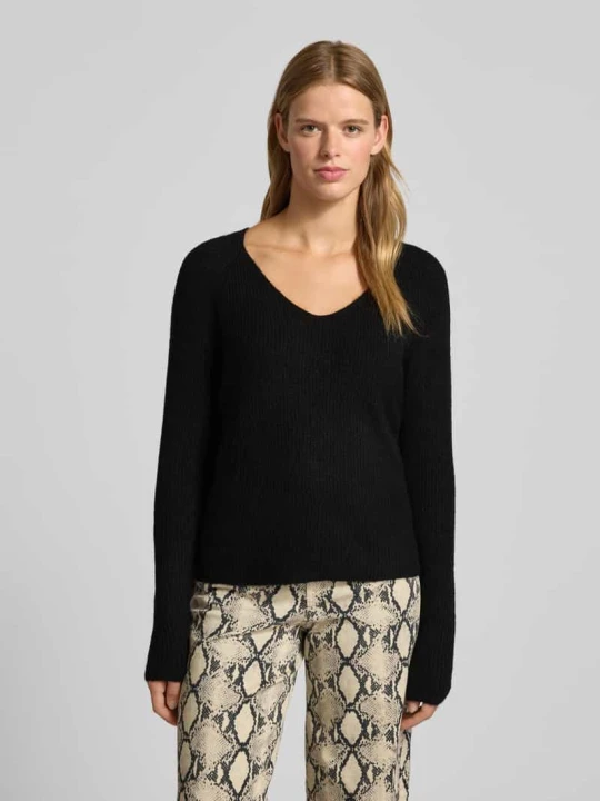Zdjęcie produktu Sweter z dzianiny o kroju regular fit z dodatkiem wełny, model 'ELLEN' Pieces Czarny