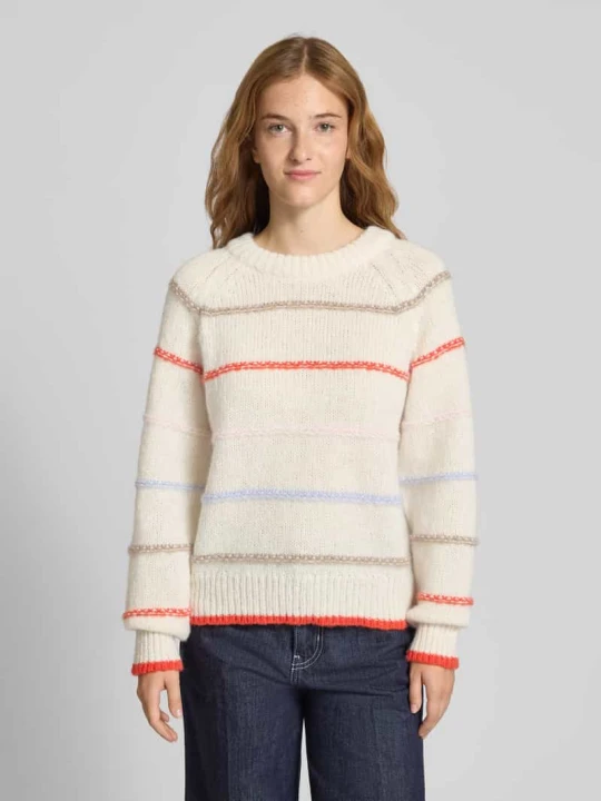 Zdjęcie produktu Sweter z dzianiny o kroju regular fit z raglanowymi rękawami model ‘NELIA’ Pieces Złamany biały