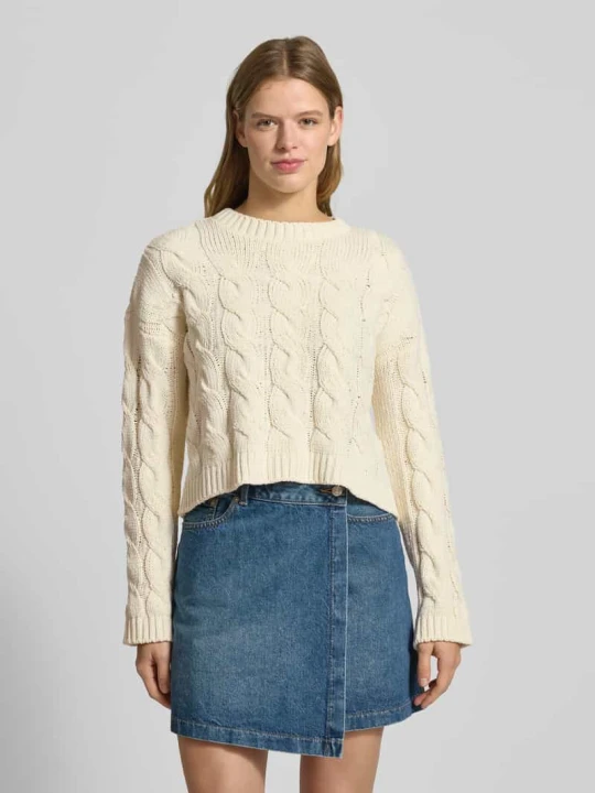 Zdjęcie produktu Sweter z dzianiny o kroju regular fit ze ściegiem warkoczowym model „ELLY” Only Écru