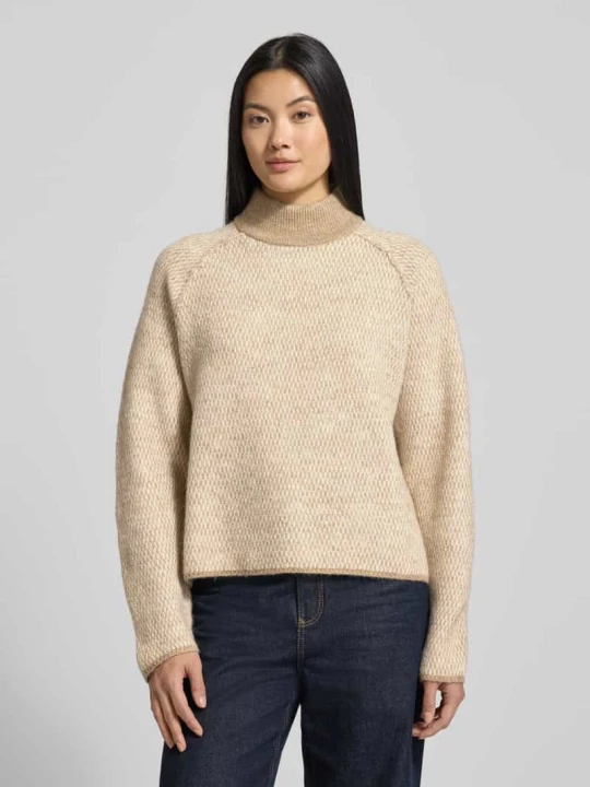 Zdjęcie produktu Sweter z półgolfem o kroju regular fit z wzorem na całej powierzchni model „FELIZE” Vero Moda Piaskowy