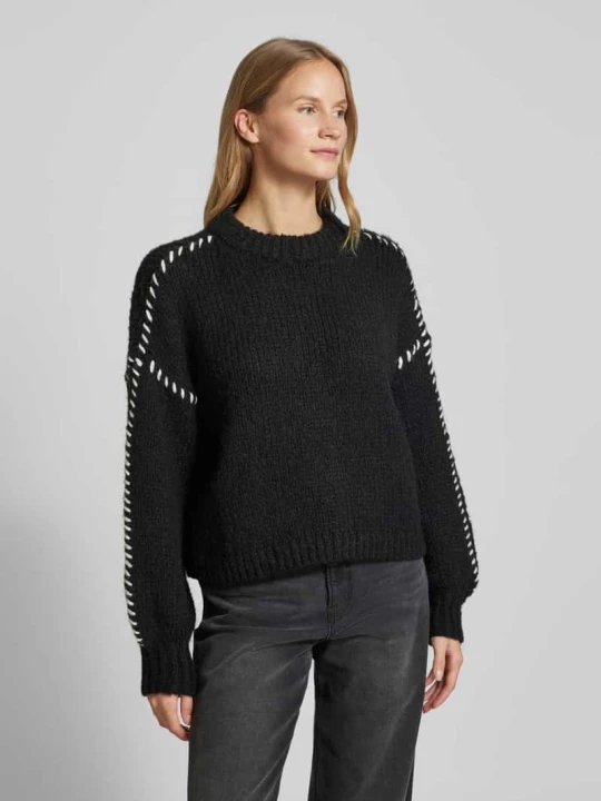 Zdjęcie produktu Sweter z dzianiny o kroju relaxed fit z detalem w kontrastowym kolorze model ‘FENG’ Vero Moda