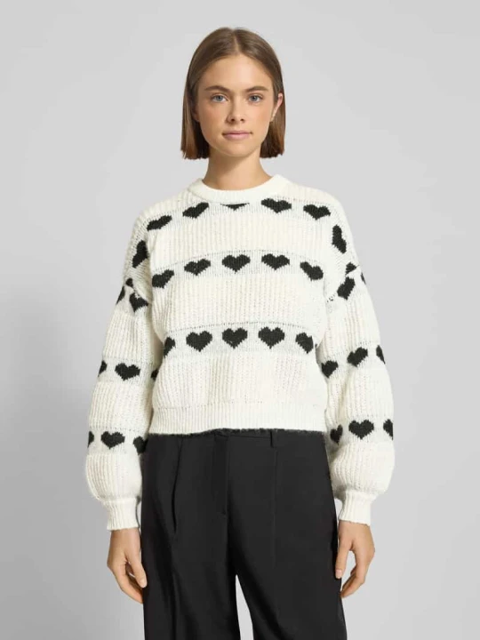 Zdjęcie produktu Sweter z dzianiny o kroju relaxed fit z nadrukiem z motywem serca model ‘NOVE’ Pieces Écru