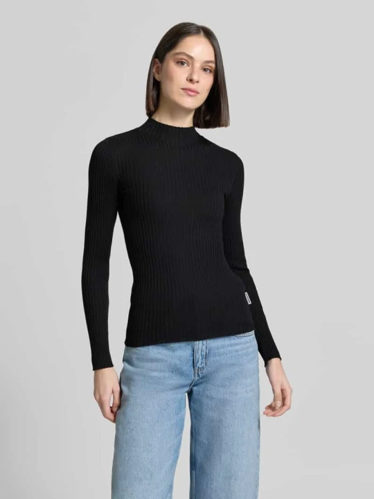 Zdjęcie produktu Sweter z dzianiny o kroju slim fit z czystej bawełny model 'ALAANIA' ARMEDANGELS Czarny