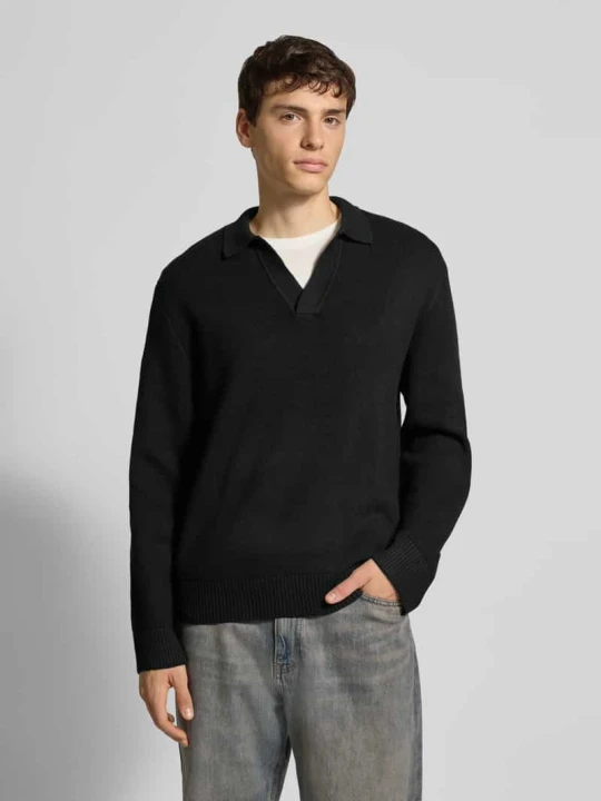 Zdjęcie produktu Sweter z dzianiny z dekoltem w serek model ‘COVER’ Jack&Jones Czarny