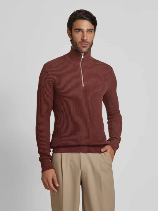 Zdjęcie produktu Sweter z dzianiny z kołnierzem model ‘RBLALIAM’ Jack&Jones Ciemnobrązowy