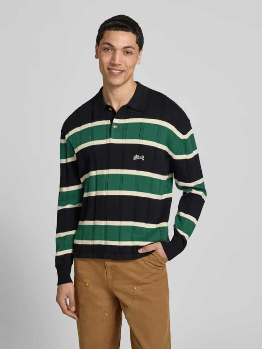Zdjęcie produktu sweter z dzianiny z kołnierzykiem polo i wyhaftowanym logo BLKVIS Czarny