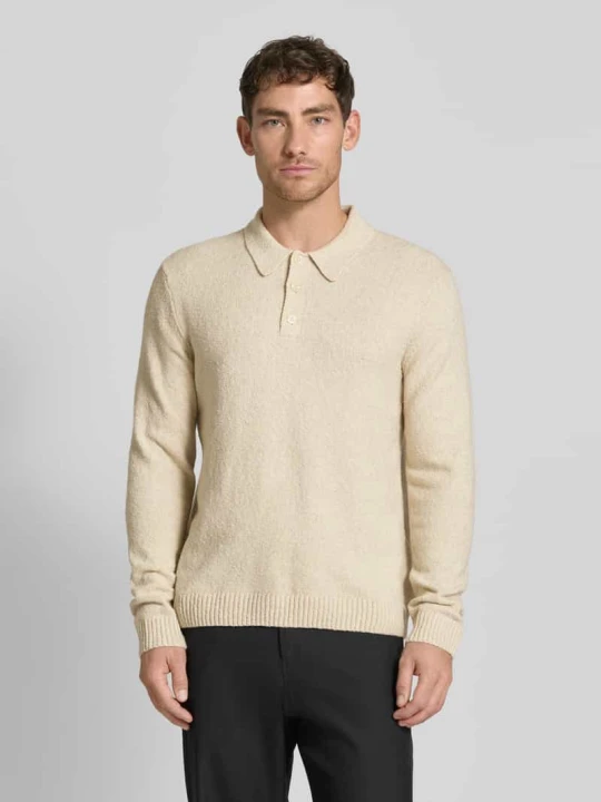 Zdjęcie produktu Sweter z dzianiny z kołnierzykiem polo model ‘MAVERICK’ Jack&Jones Złamany biały