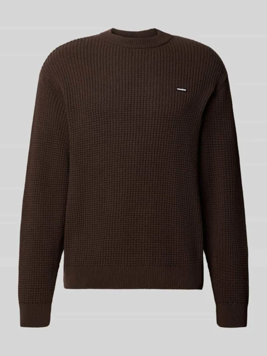 Zdjęcie produktu Sweter z dzianiny z mieszanki bawełny z naszywką z logo w kroju regular fit REVIEW Ciemnobrązowy