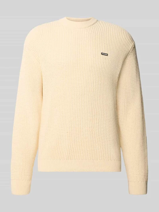 Zdjęcie produktu Sweter z dzianiny z mieszanki bawełny z naszywką z logo w kroju regular fit REVIEW Écru