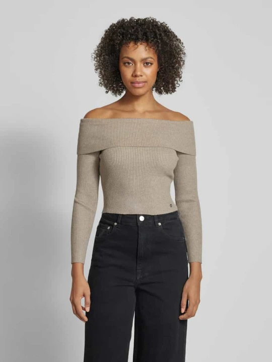 Zdjęcie produktu Sweter z dzianiny z odkrytymi ramionami model ‘NINA’ Guess