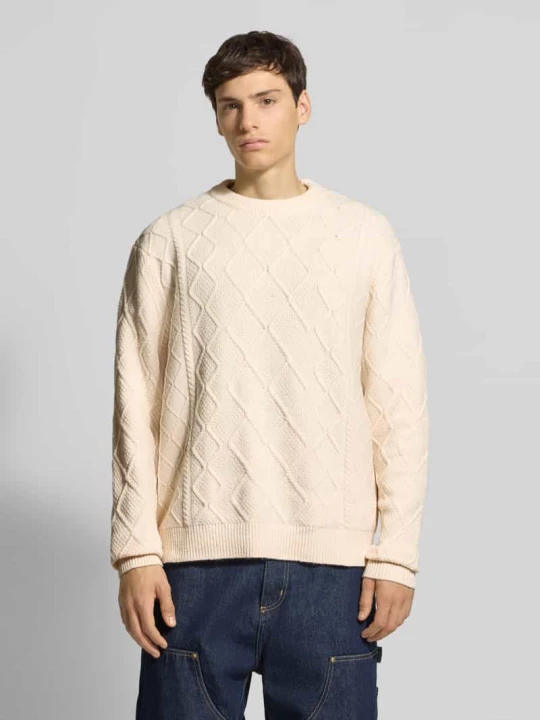 Zdjęcie produktu Sweter z dzianiny z okrągłym dekoltem model ‘CAMBRIDGE’ Jack&Jones Złamany biały