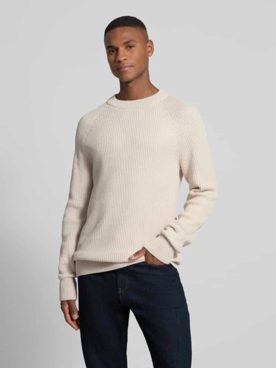 Zdjęcie produktu Sweter z dzianiny z okrągłym dekoltem model ‘Kristian’ Casual Friday Złamany biały