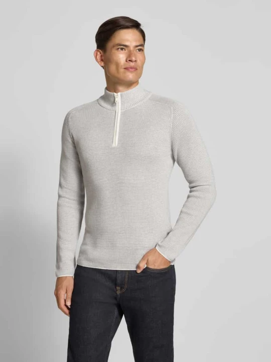 Zdjęcie produktu Krój slim fit troyer z prążkowaną stójką model „FALCINO” CINQUE Złamany biały