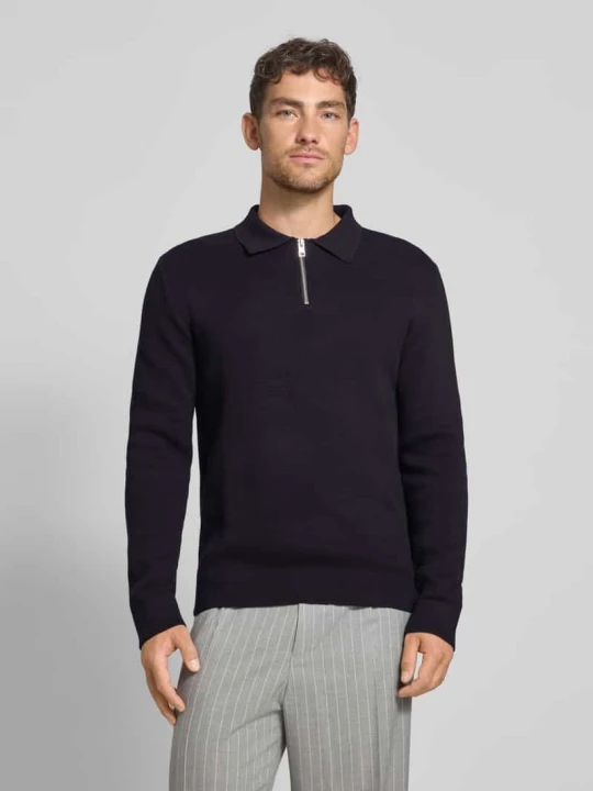 Zdjęcie produktu Sweter z dzianiny z prążkowanymi wykończeniami model ‘MILANO’ Jack&Jones Ciemnoniebieski