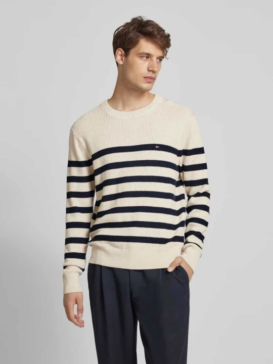 Zdjęcie produktu Sweter z dzianiny z wyhaftowanym logo i okrągłym dekoltem Tommy Hilfiger Złamany biały