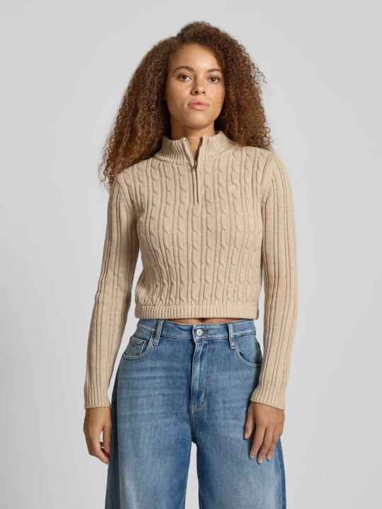 Zdjęcie produktu Sweter z dzianiny ze ściegiem warkoczowym i stójką Guess Camel