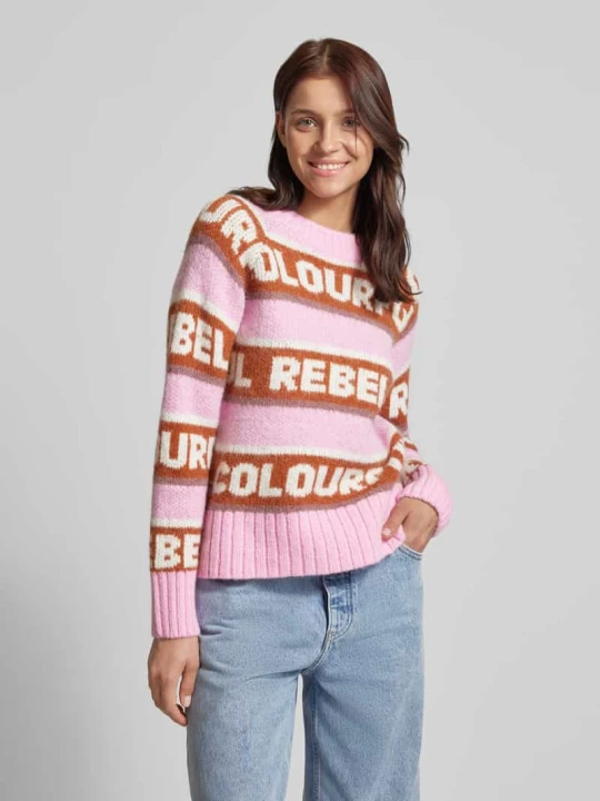 Zdjęcie produktu Sweter z dzianiny ze wzorem z logo na całej powierzchni ‘Ximenia’ Colourful Rebel