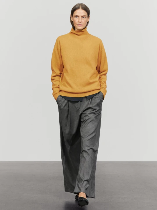 Zdjęcie produktu Sweter Z Kaszmiru Z Golfem - Oliwkowy - Massimo Dutti - Female