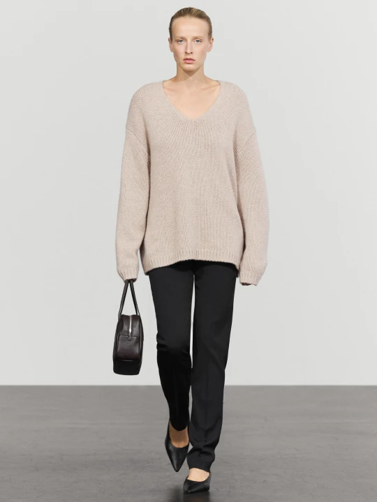 Zdjęcie produktu Sweter Ze 100% Kaszmiru Z Dekoltem W Serek - Norkowy - Massimo Dutti - Female