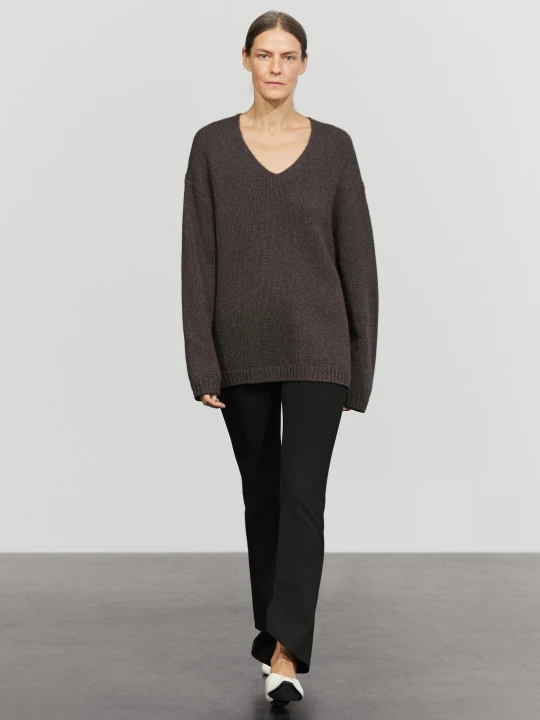 Zdjęcie produktu Sweter Ze 100% Kaszmiru Z Dekoltem W Serek - Popielaty Brąz - Massimo Dutti - Female