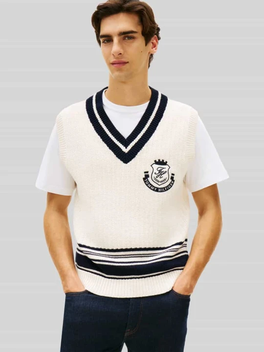 Zdjęcie produktu Swetervest z wyhaftowanym herbem i logo z czystej bawełny Tommy Hilfiger Złamany biały