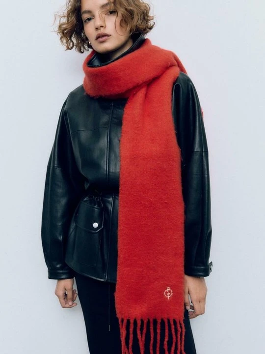 Zdjęcie produktu Szal Stradivarius czerwony