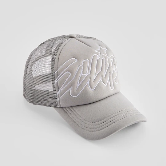 Zdjęcie produktu Szara czapka z daszkiem trucker hat z haftem w stylu graffiti House