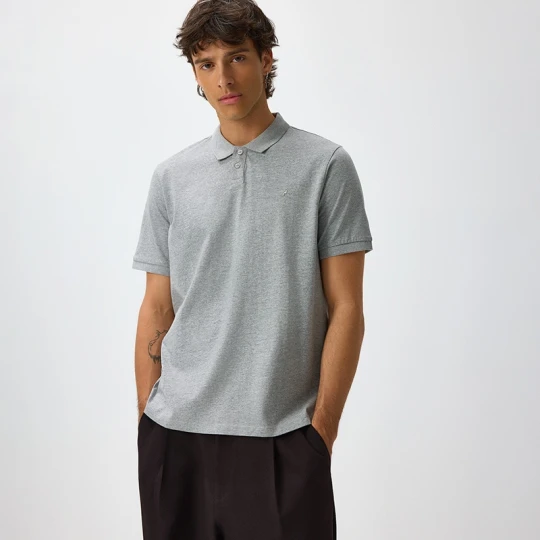 Zdjęcie produktu Szara koszulka polo regular fit z małym haftem House