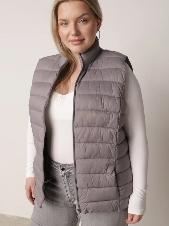 Zdjęcie produktu Szara Pikowana Kamizelka Przejściowa ze Stójką Edanwen J.style