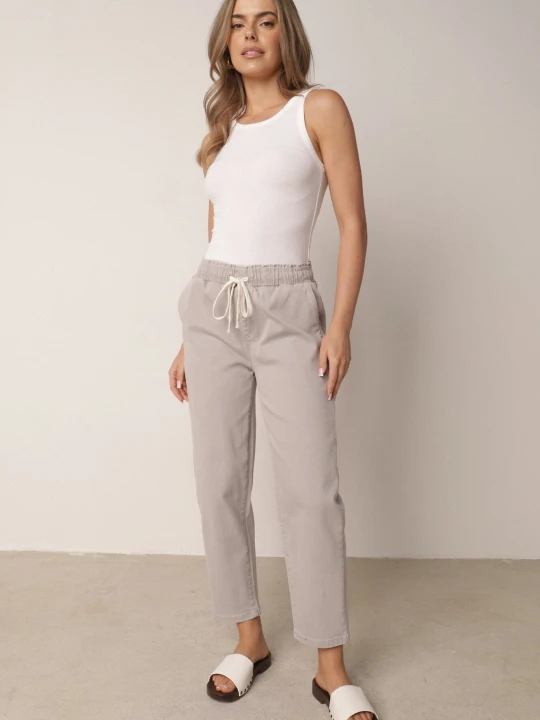 Zdjęcie produktu Szare Bawełniane Jeansy Typu Mom Fit z Wysokim Stanem i Sznurkiem Viviarinia Milas91