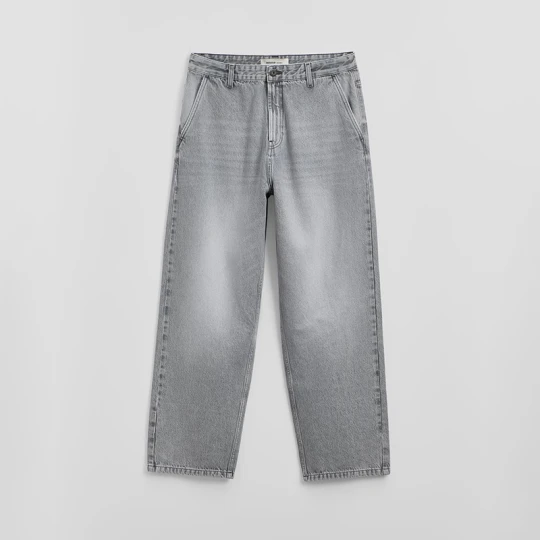Zdjęcie produktu Szare jeansy skater z efektem sprania House