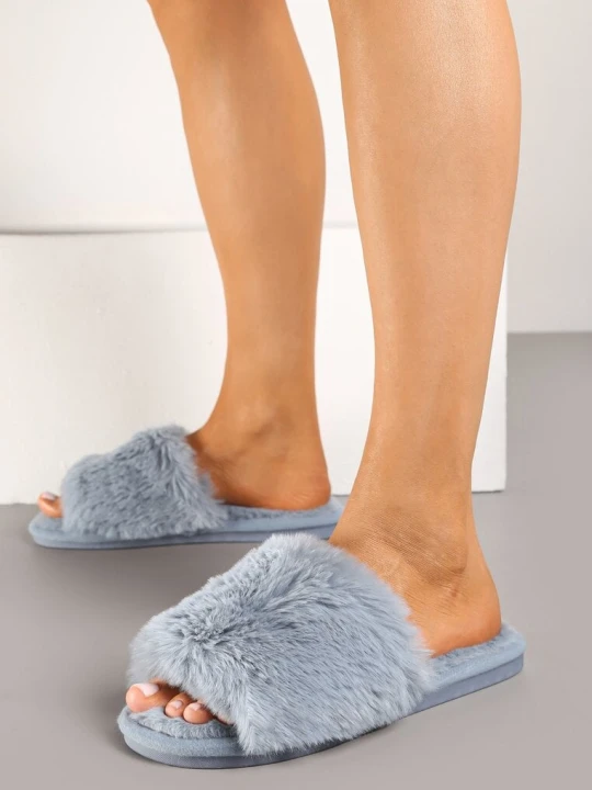 Zdjęcie produktu Szare Kapcie Futrzane Vices z Szerokim Paskiem Selaenor