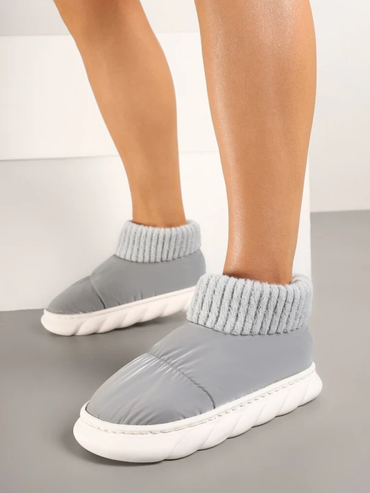 Zdjęcie produktu Szare Kapcie Vices na Piankowej Podeszwie z Pikowaną Cholewką Velavina