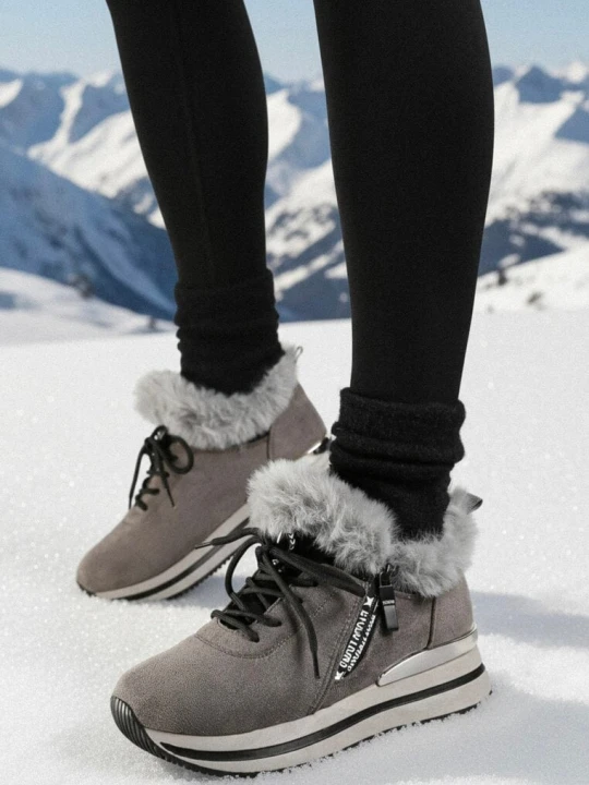 Zdjęcie produktu Szare Płaskie Sneakersy Ozdobione Futerkiem i Napisem Tarvina Vices