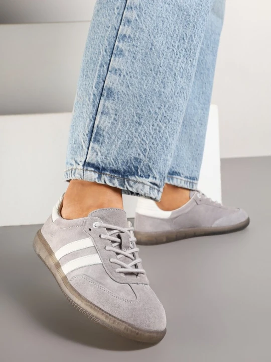 Zdjęcie produktu Szare Skórzane Sneakersy na Płaskiej Podeszwie Ozdobione Paskami Nelavirae