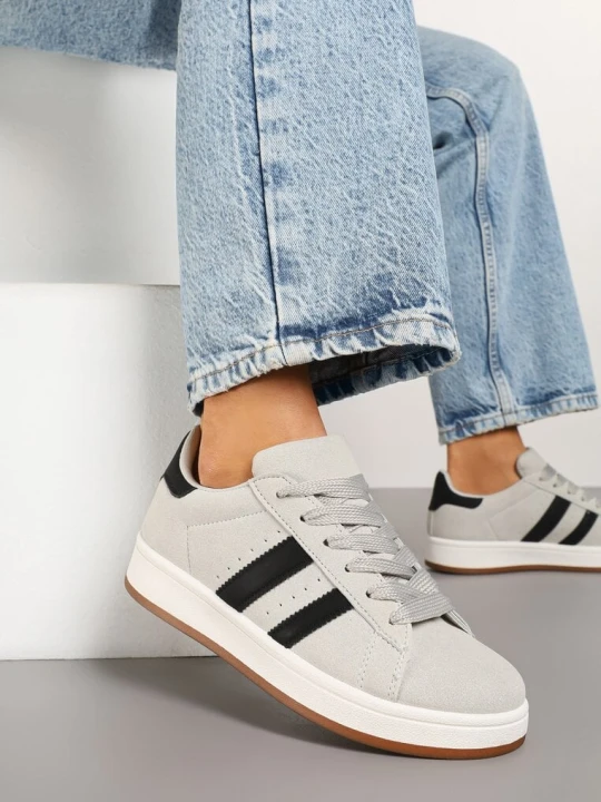 Zdjęcie produktu Szare Sneakersy Ozdobione Paskami Dolirenna