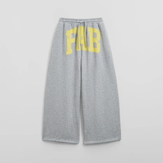 Zdjęcie produktu Szare spodnie dresowe wide leg z nadrukiem Fab House