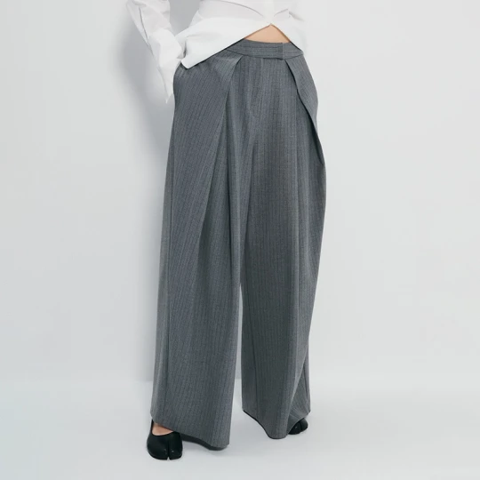 Zdjęcie produktu Szare spodnie wide leg w prążki z zakładkami House